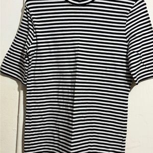 Lord & Taylor Black and White Striped Short Sleeve Tee